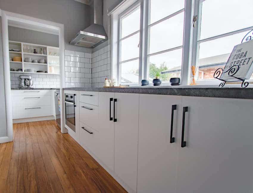 white base kitchen cabinets