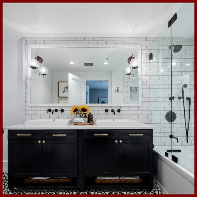 Elegance in a Black-and-White Color Bathroom