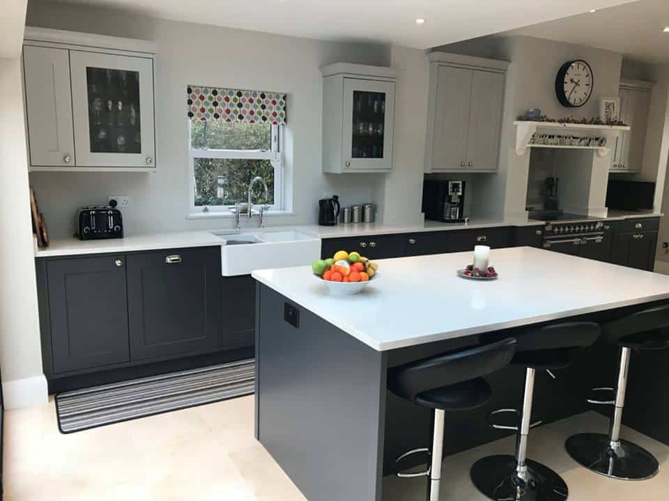 Silestone Eternal Statuario on a Black Lower Cabinet Makes a Stunning Black-and-White Kitchen