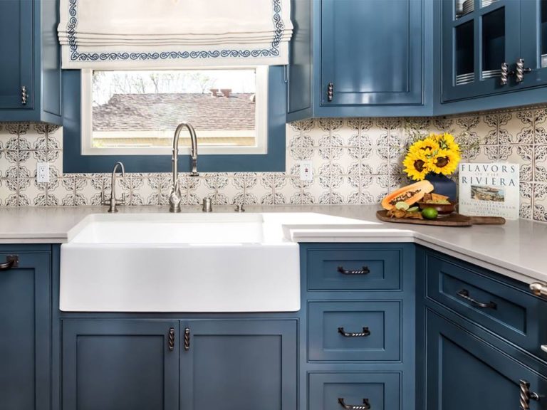 Relax and Destress in This Blue Beautiful Kitchen