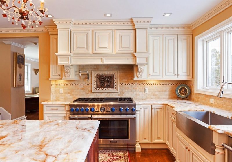 cream maple glazed kitchen with cabinets